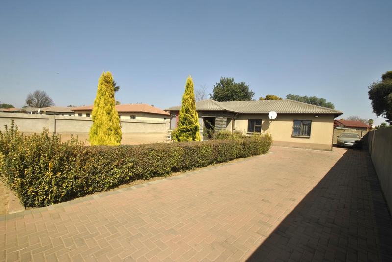 4 Bedroom Property for Sale in Klippoortjie Gauteng