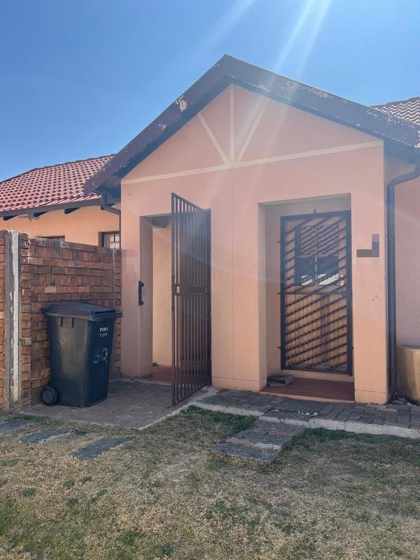 2 Bedroom Property for Sale in Meredale Gauteng