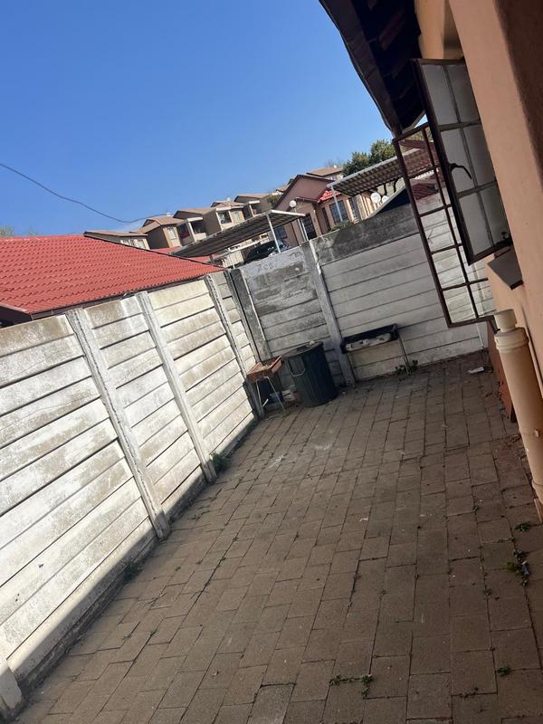 2 Bedroom Property for Sale in Meredale Gauteng