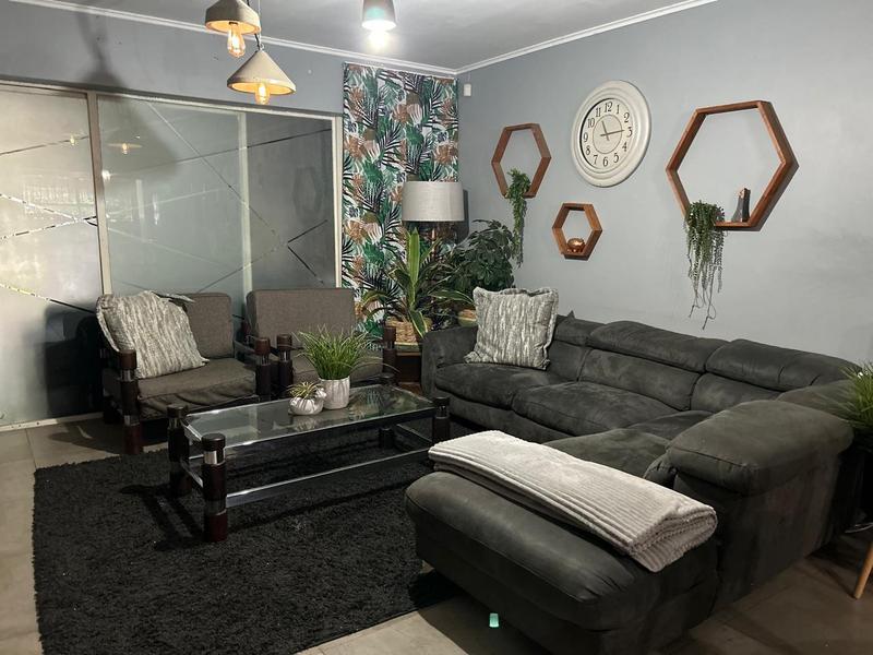 2 Bedroom Property for Sale in Queenswood Gauteng