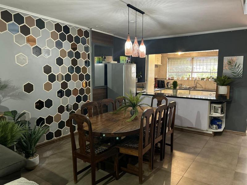 2 Bedroom Property for Sale in Queenswood Gauteng