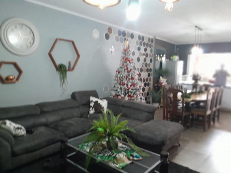 2 Bedroom Property for Sale in Queenswood Gauteng