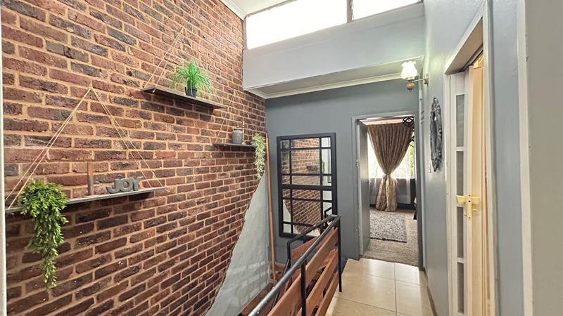 2 Bedroom Property for Sale in Queenswood Gauteng