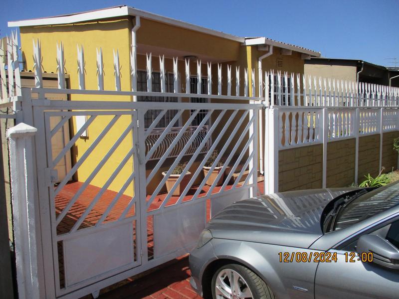 4 Bedroom Property for Sale in Eldorado Park Gauteng