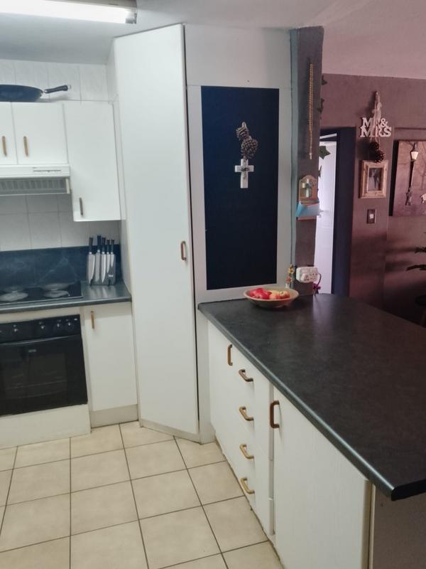 3 Bedroom Property for Sale in Eldoraigne Gauteng