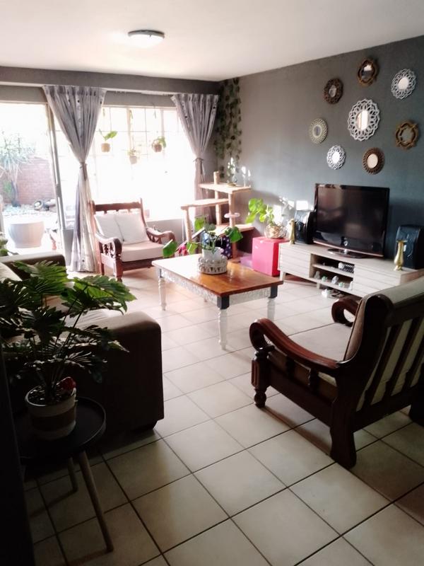 3 Bedroom Property for Sale in Eldoraigne Gauteng