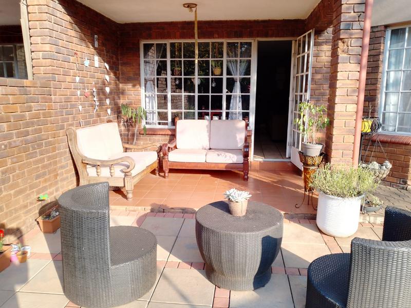 3 Bedroom Property for Sale in Eldoraigne Gauteng