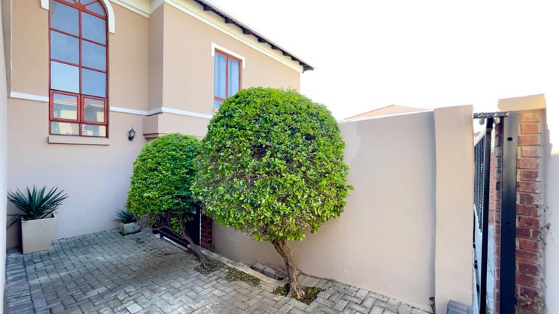 4 Bedroom Property for Sale in Broadacres Gauteng