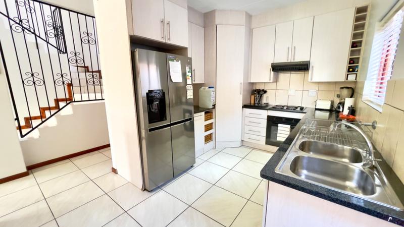 4 Bedroom Property for Sale in Broadacres Gauteng