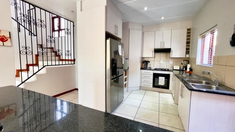 4 Bedroom Property for Sale in Broadacres Gauteng