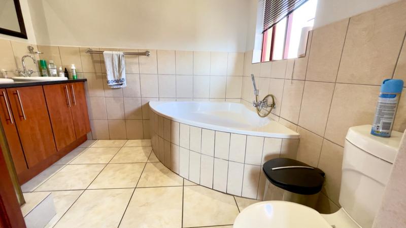 4 Bedroom Property for Sale in Broadacres Gauteng