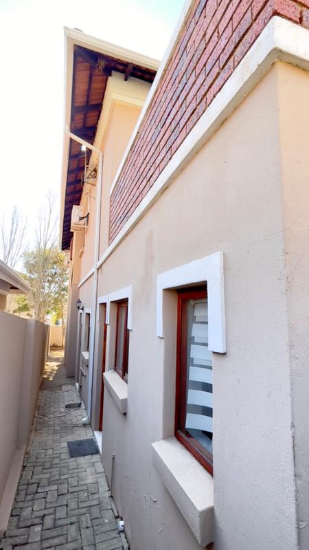 4 Bedroom Property for Sale in Broadacres Gauteng