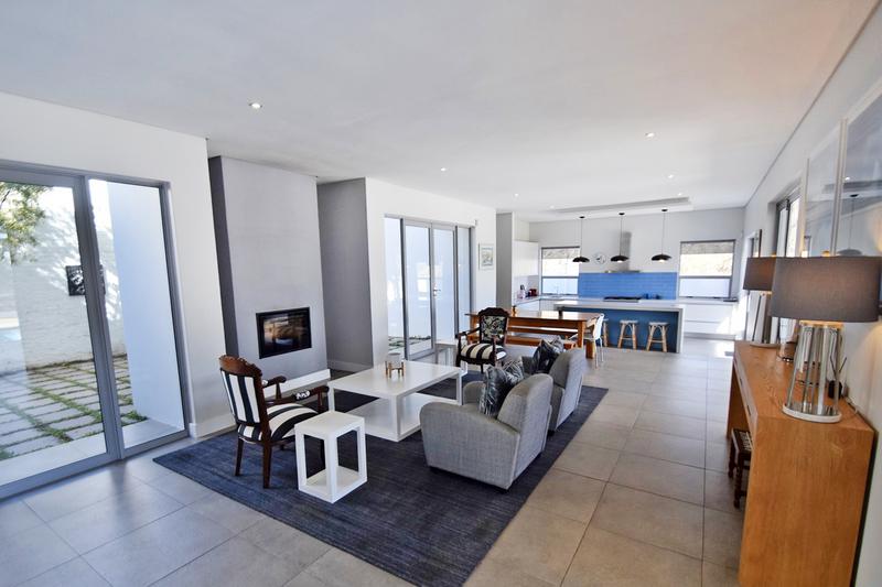 5 Bedroom Property for Sale in Benmore Gardens Gauteng