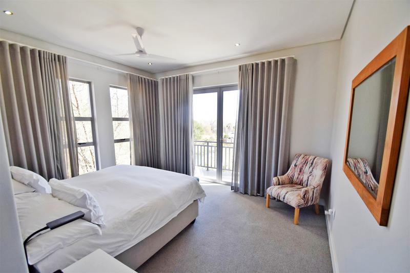 5 Bedroom Property for Sale in Benmore Gardens Gauteng