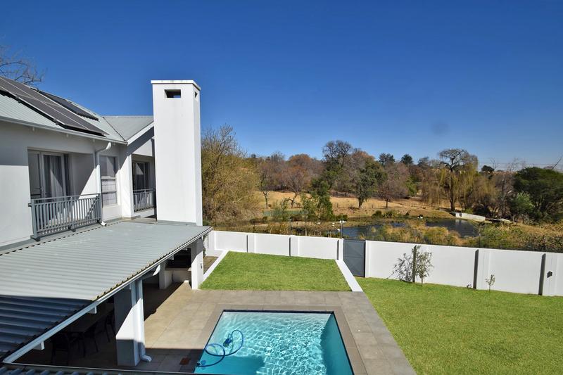 5 Bedroom Property for Sale in Benmore Gardens Gauteng