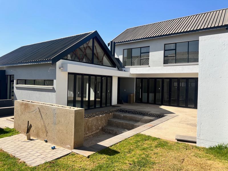 5 Bedroom Property for Sale in Midstream Ridge Gauteng