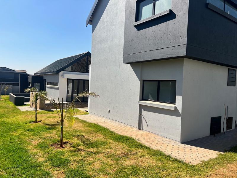 5 Bedroom Property for Sale in Midstream Ridge Gauteng