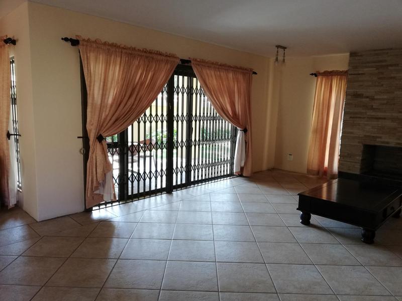 4 Bedroom Property for Sale in Nieuw Muckleneuk Gauteng