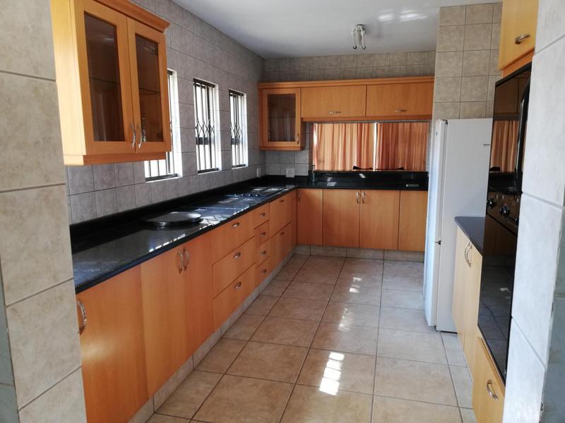 4 Bedroom Property for Sale in Nieuw Muckleneuk Gauteng