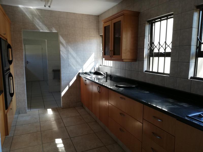 4 Bedroom Property for Sale in Nieuw Muckleneuk Gauteng