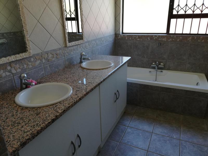 4 Bedroom Property for Sale in Nieuw Muckleneuk Gauteng