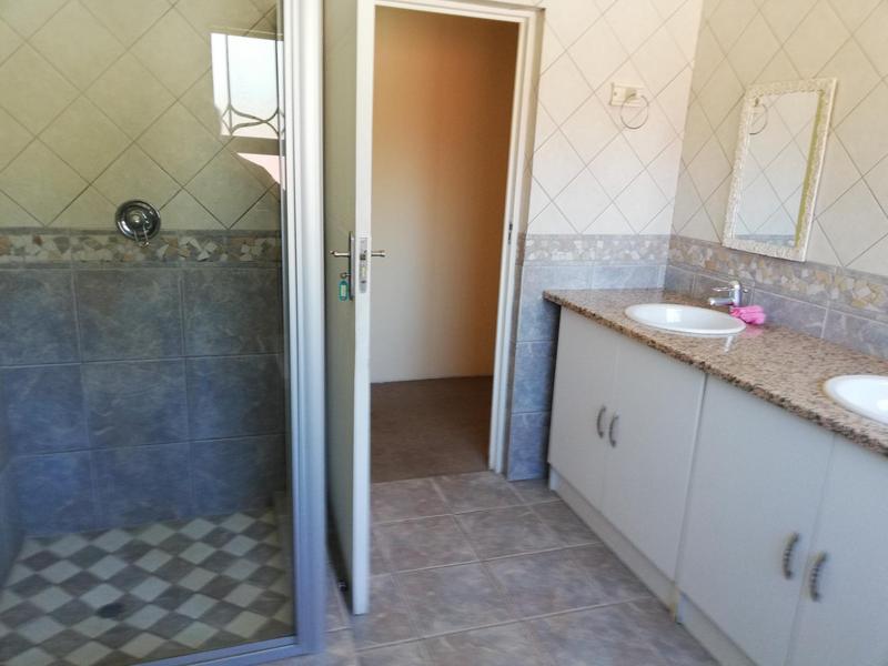 4 Bedroom Property for Sale in Nieuw Muckleneuk Gauteng