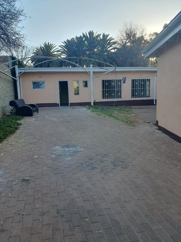 6 Bedroom Property for Sale in Observatory Gauteng