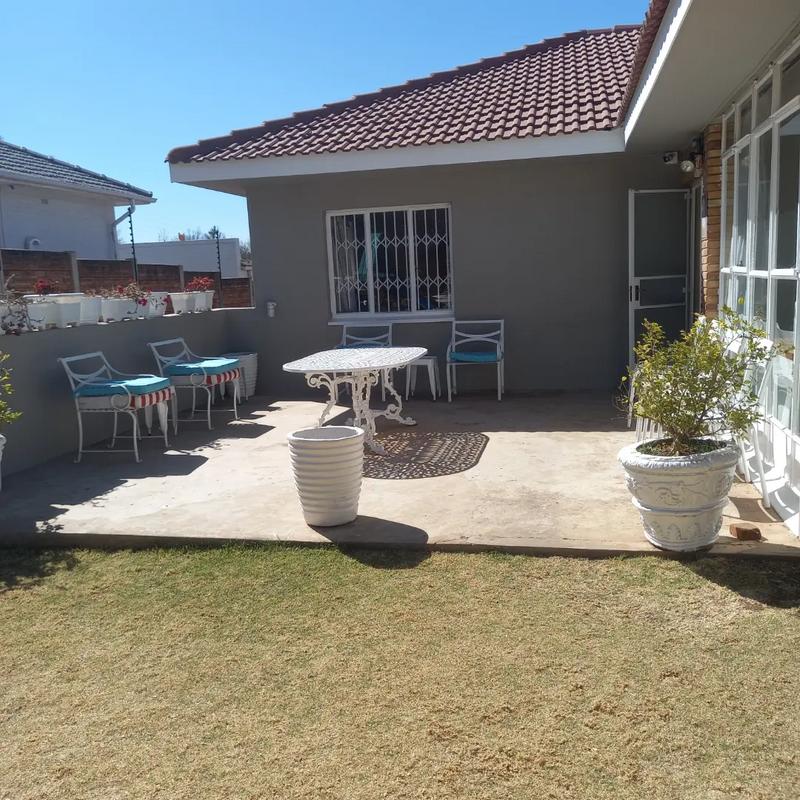 To Let 5 Bedroom Property for Rent in Greenside Gauteng