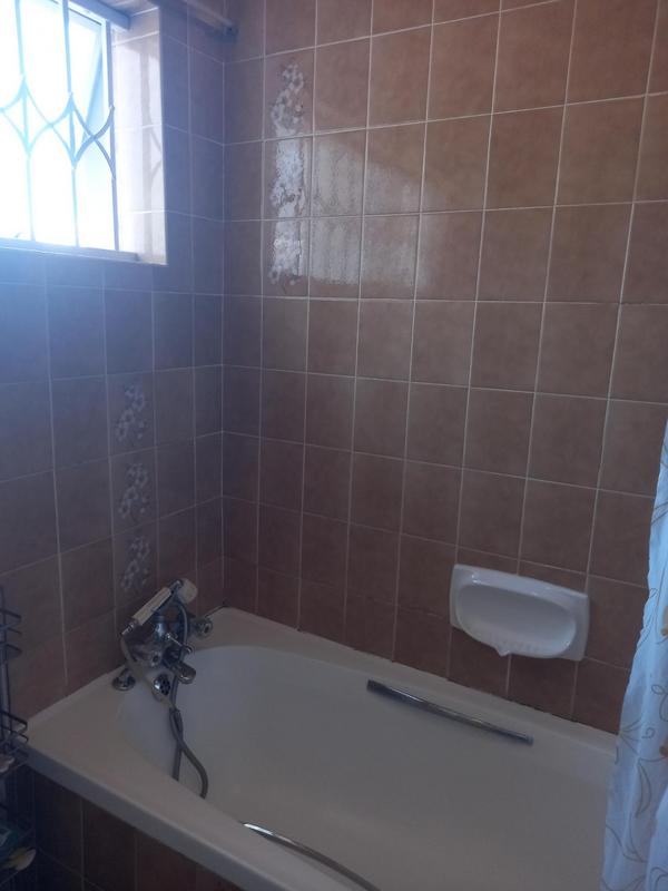 To Let 5 Bedroom Property for Rent in Greenside Gauteng