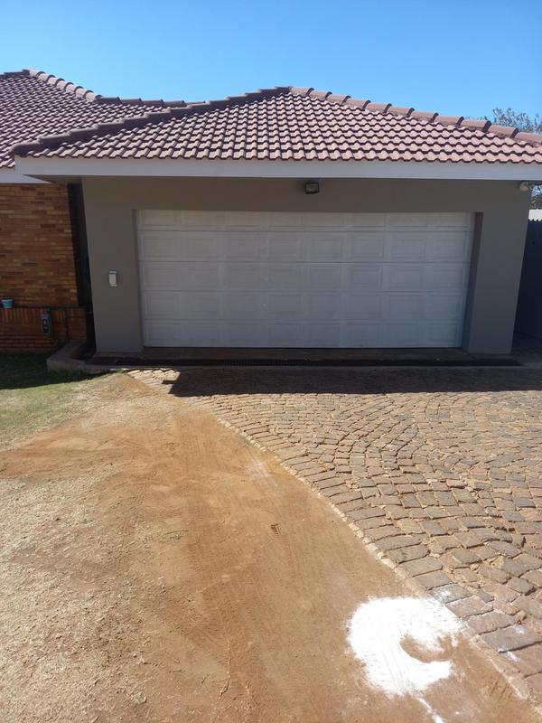 To Let 5 Bedroom Property for Rent in Greenside Gauteng