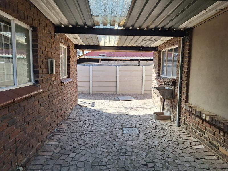 To Let 1 Bedroom Property for Rent in Lodeyko Gauteng