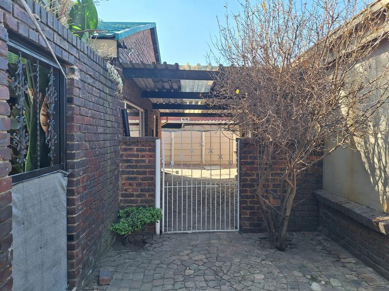 To Let 1 Bedroom Property for Rent in Lodeyko Gauteng