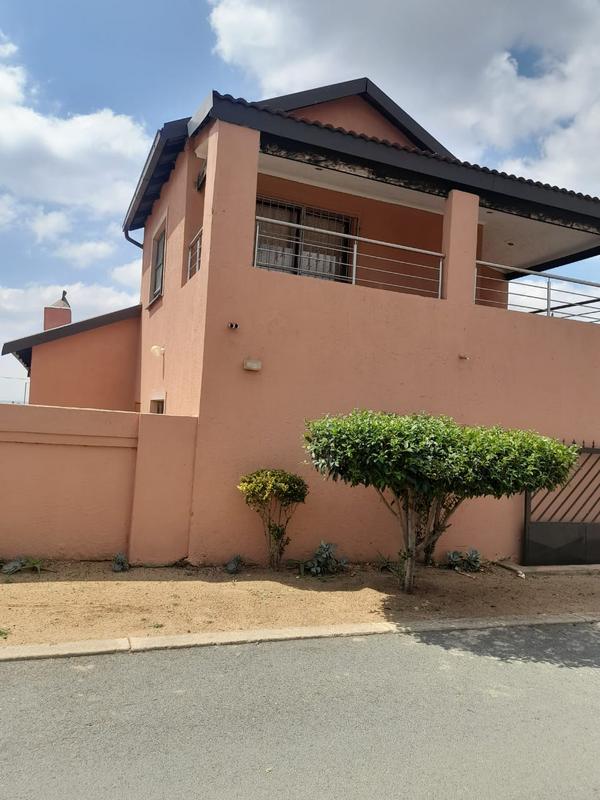 4 Bedroom Property for Sale in Olievenhoutbosch Gauteng