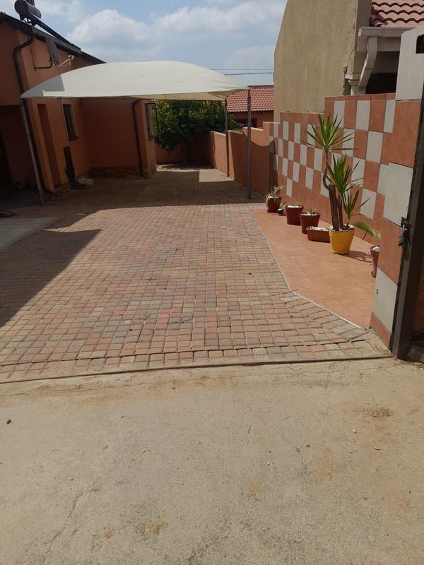 4 Bedroom Property for Sale in Olievenhoutbosch Gauteng