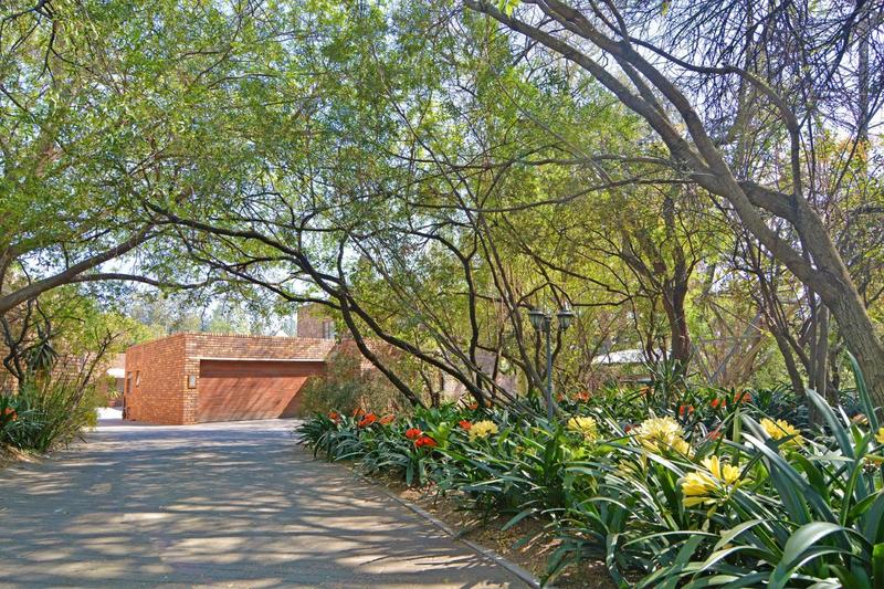 7 Bedroom Property for Sale in Benmore Gardens Gauteng