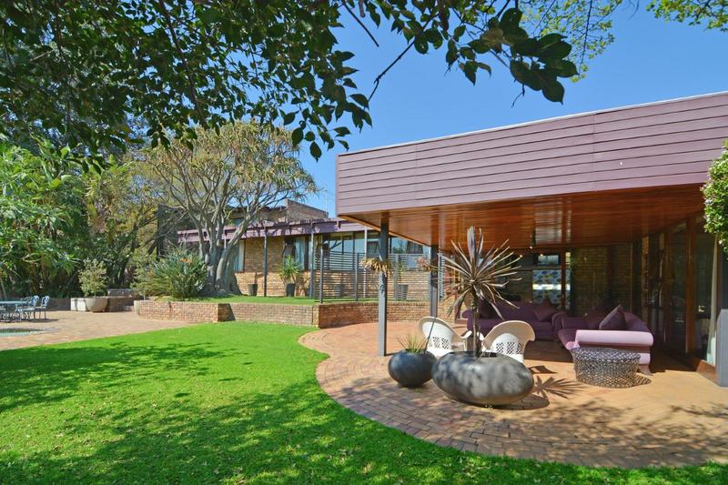 7 Bedroom Property for Sale in Benmore Gardens Gauteng