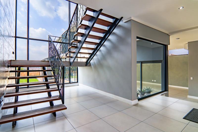 5 Bedroom Property for Sale in Midstream Ridge Gauteng