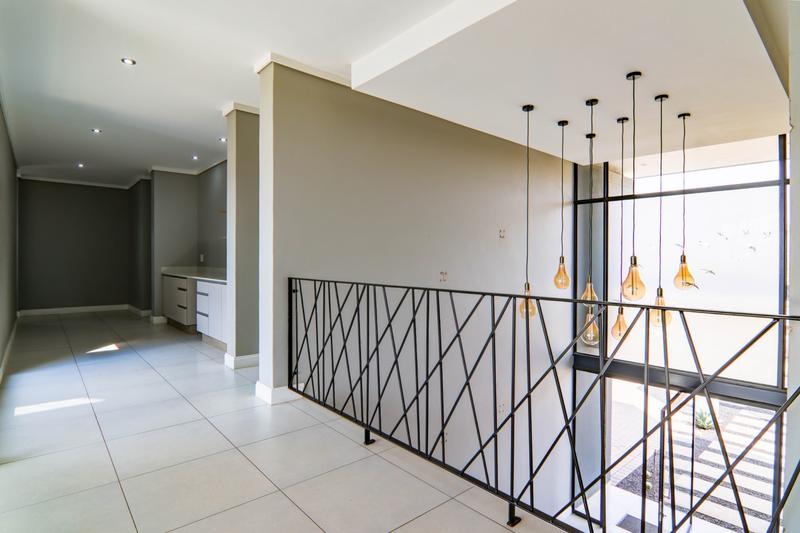 5 Bedroom Property for Sale in Midstream Ridge Gauteng