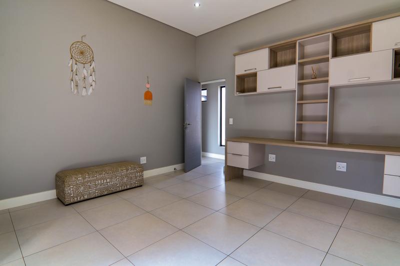 5 Bedroom Property for Sale in Midstream Ridge Gauteng