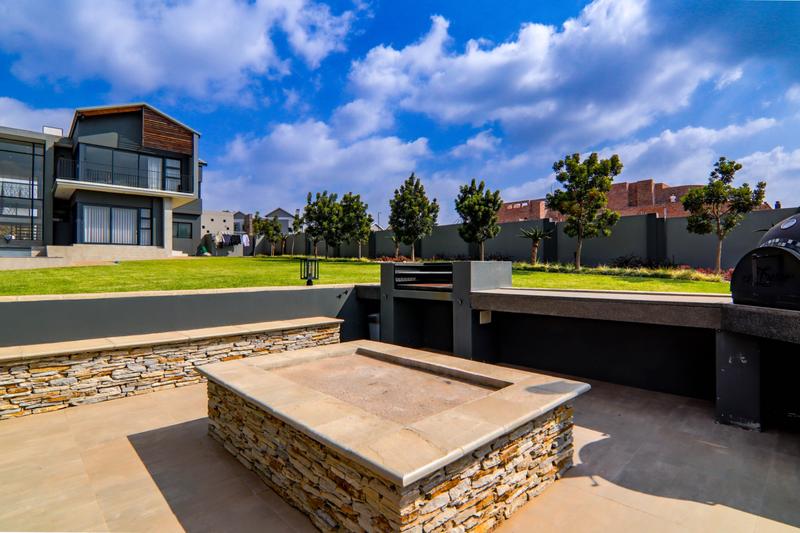 5 Bedroom Property for Sale in Midstream Ridge Gauteng