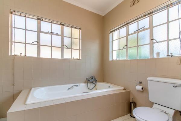 4 Bedroom Property for Sale in Helderkruin Gauteng