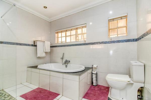 4 Bedroom Property for Sale in Helderkruin Gauteng