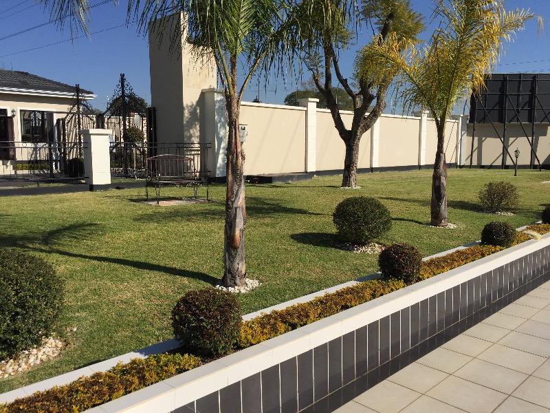 To Let 2 Bedroom Property for Rent in Fourways Gauteng