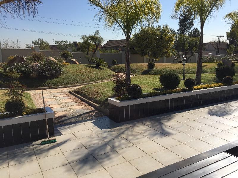 To Let 2 Bedroom Property for Rent in Fourways Gauteng