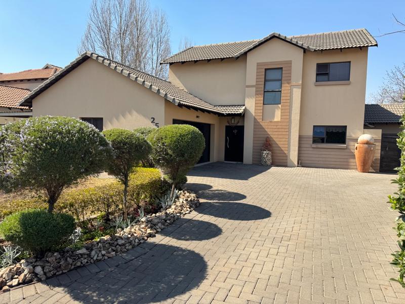 5 Bedroom Property for Sale in Raslouw Gardens Gauteng