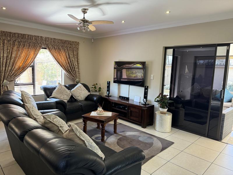 5 Bedroom Property for Sale in Raslouw Gardens Gauteng