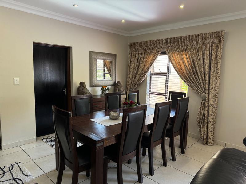 5 Bedroom Property for Sale in Raslouw Gardens Gauteng