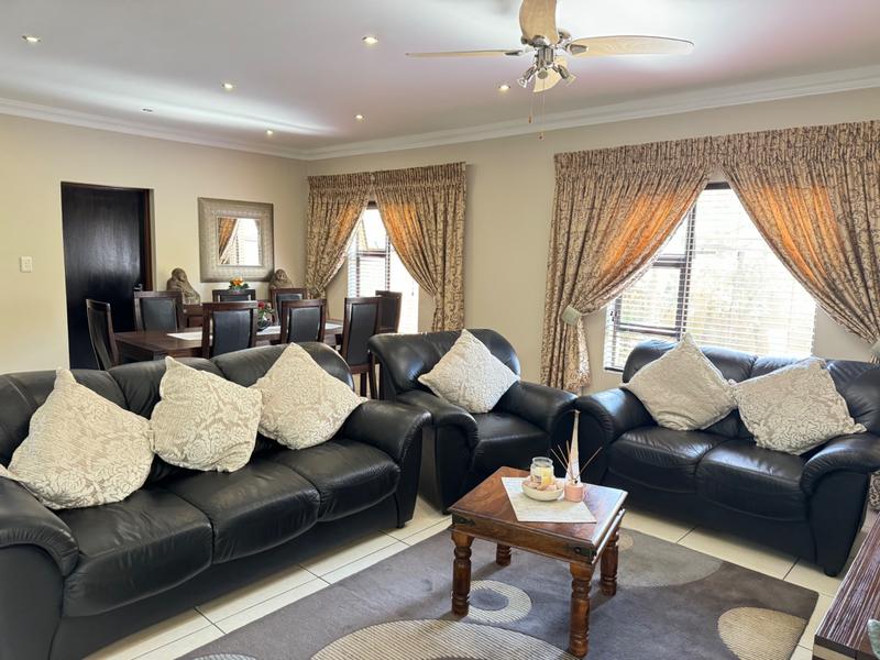 5 Bedroom Property for Sale in Raslouw Gardens Gauteng