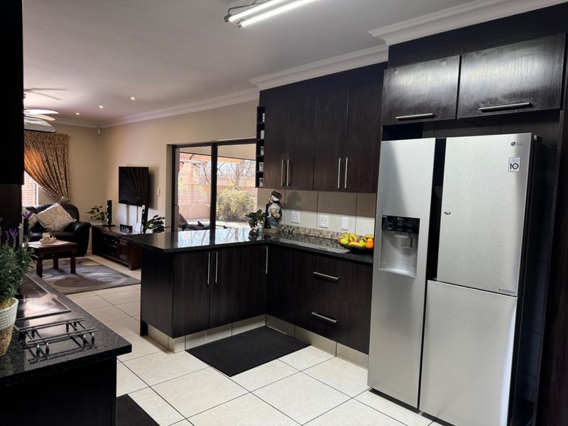 5 Bedroom Property for Sale in Raslouw Gardens Gauteng