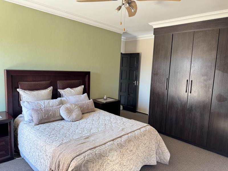 5 Bedroom Property for Sale in Raslouw Gardens Gauteng